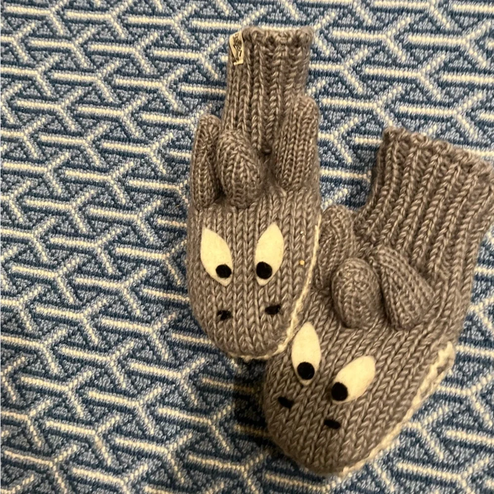 Adorable Gray Knit Mittens for Kids